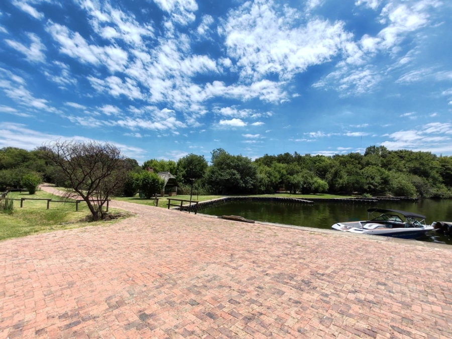 5 Bedroom Property for Sale in Boschenvaal River Front Lodges Free State